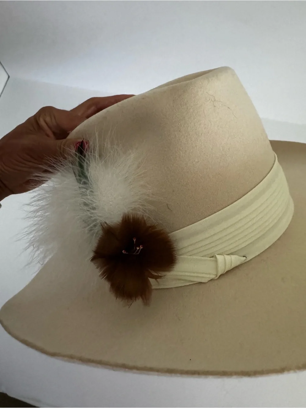Cream‎ Wide-Brim Fedora Hat with Feather Accent